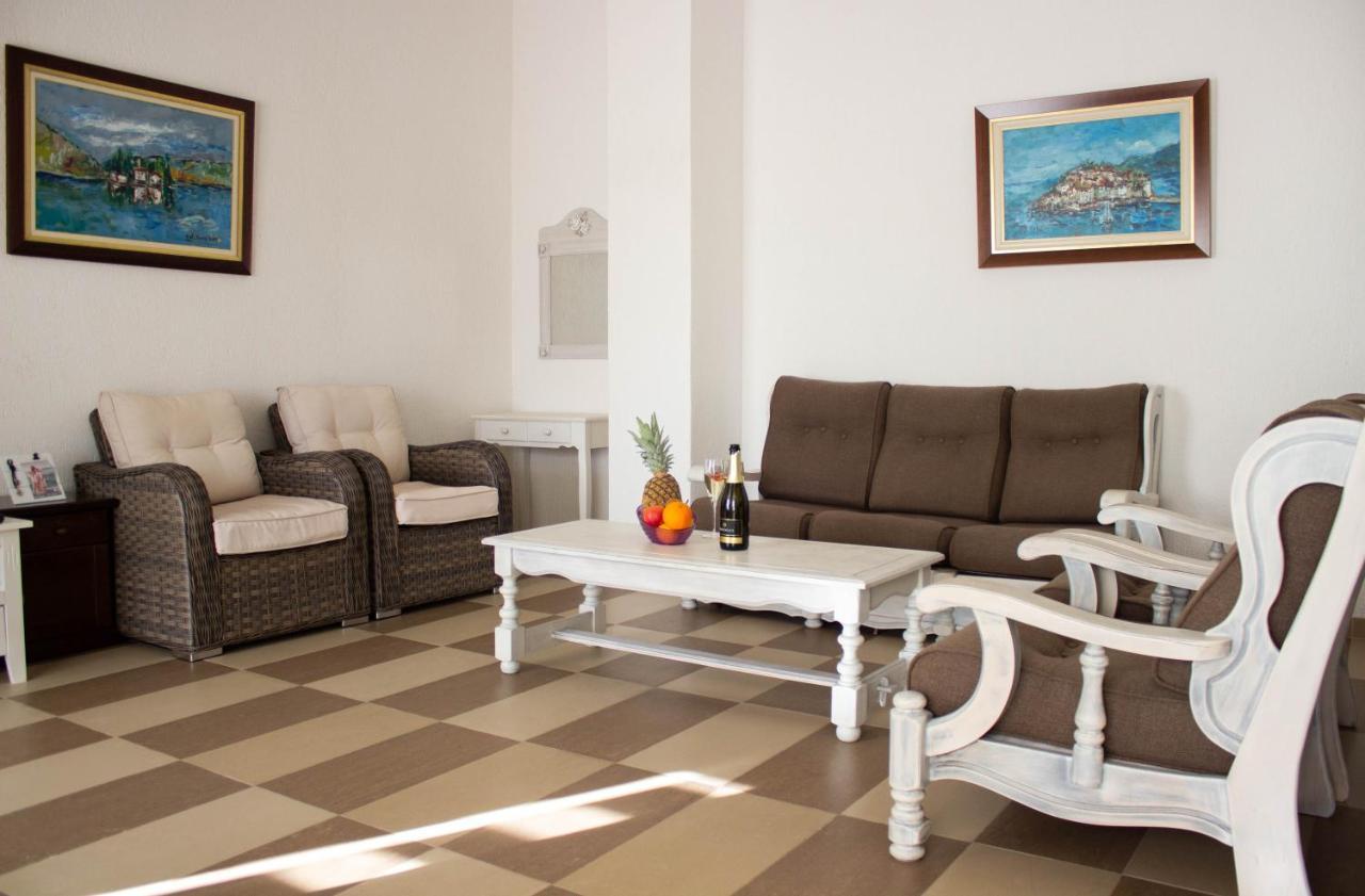 Live By The Sea, Bijela Appartement Rake Buitenkant foto